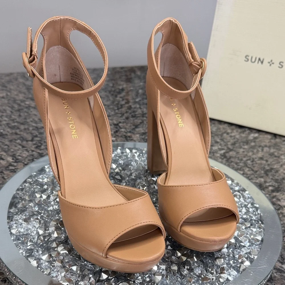 Sun + Stone Reeta nude Women's Beige Ankle Strap platform chunky Heels NEW 9.5